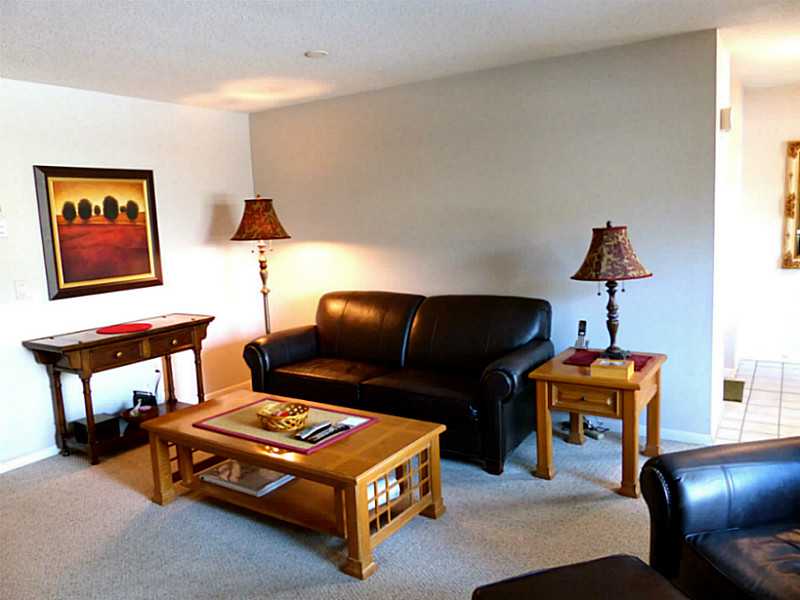 102 Edaville Ct, Warwick, RI 02886 photo 2