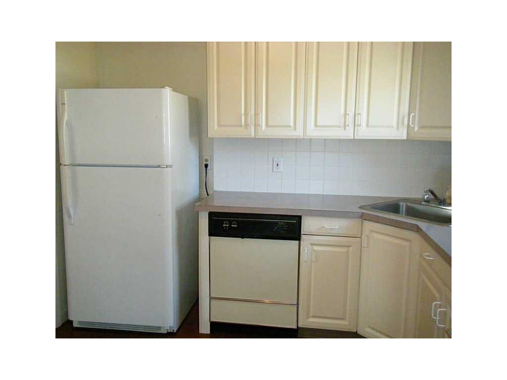 5 Metropolitan Dr, Warwick, RI 02886 photo 6