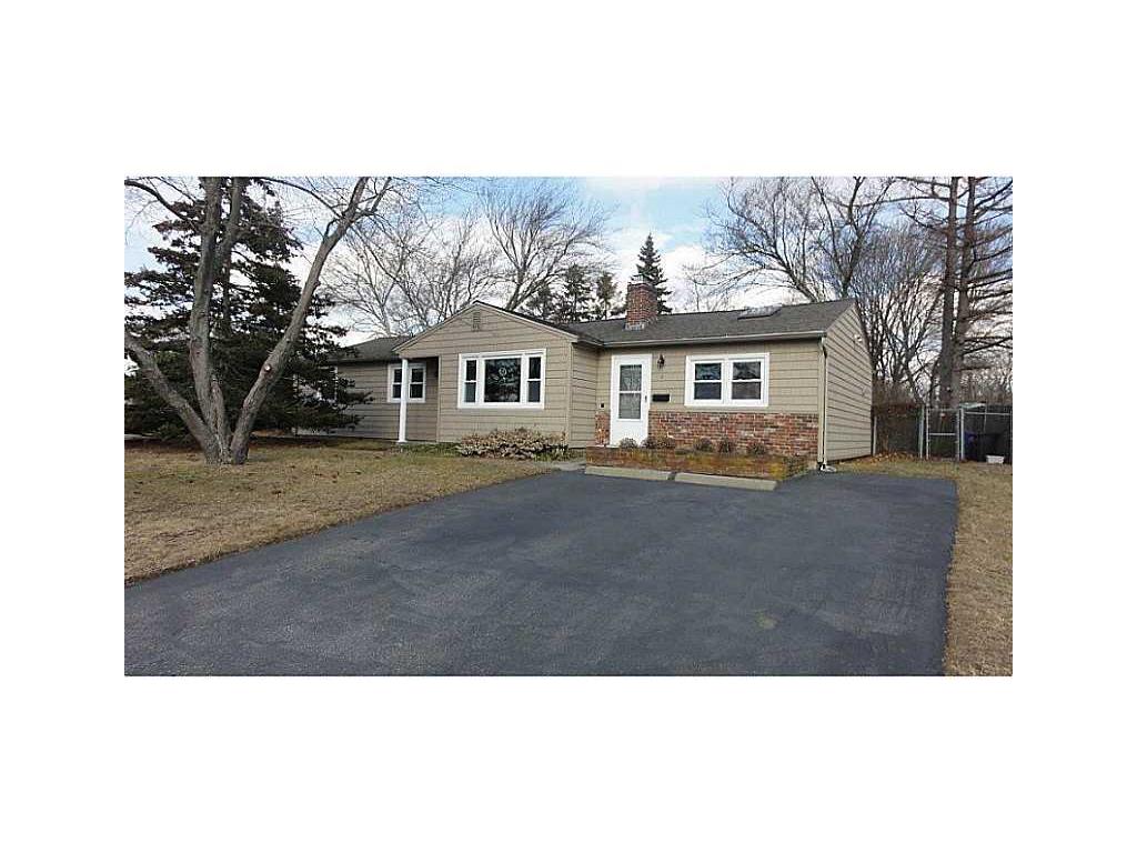 5 Metropolitan Dr, Warwick, RI 02886 photo 1