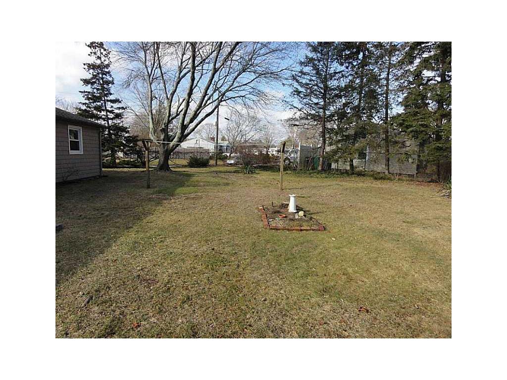 5 Metropolitan Dr, Warwick, RI 02886 photo 3