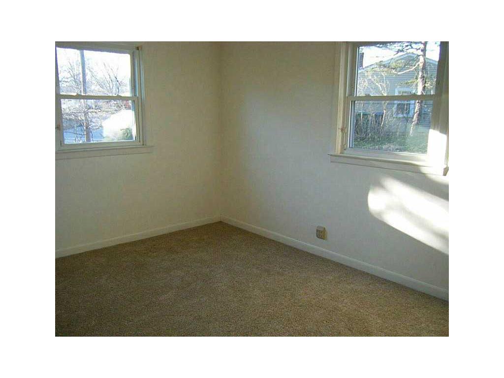 5 Metropolitan Dr, Warwick, RI 02886 photo 13