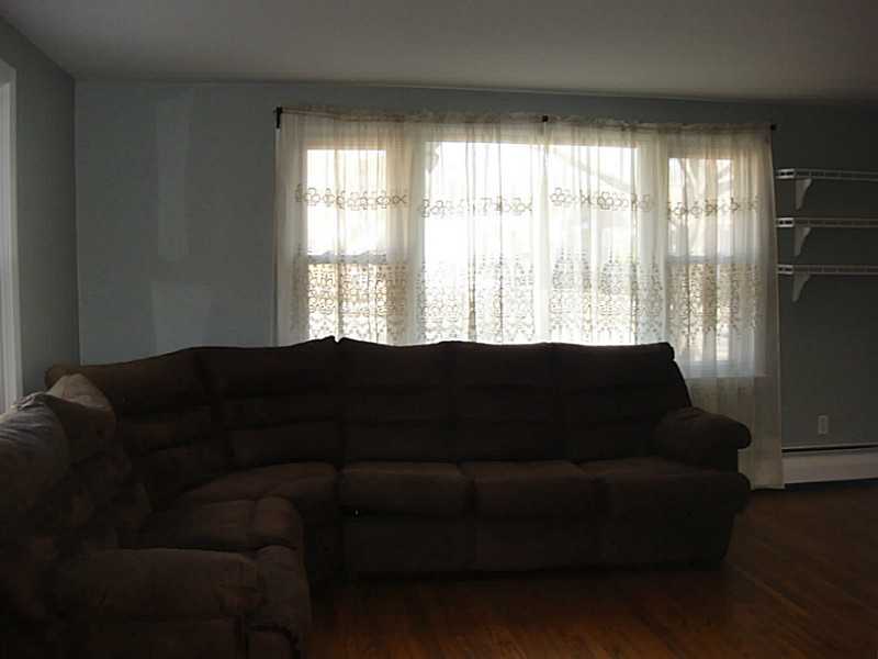 22 Rutherford Ct, Warwick, RI 02886 photo 6