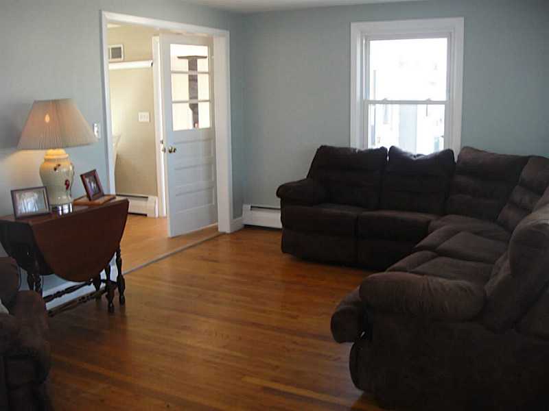 22 Rutherford Ct, Warwick, RI 02886 photo 3
