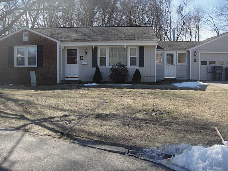 22 Rutherford Ct, Warwick, RI 02886 photo 2
