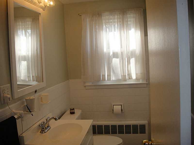 22 Rutherford Ct, Warwick, RI 02886 photo 11