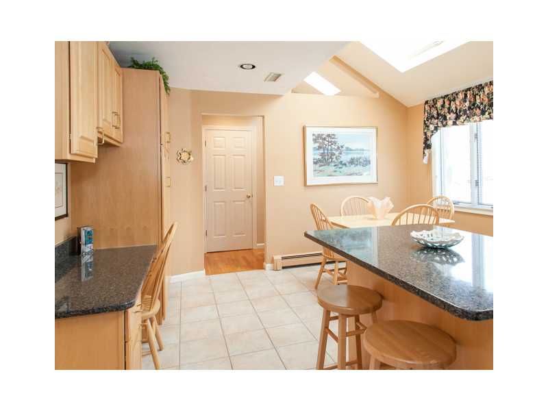 3 Birchtree Cir, Franklin, MA 02038 photo 2
