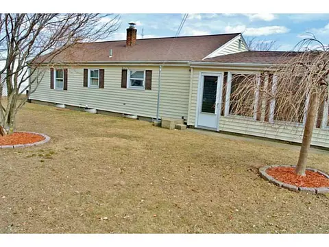 375 Cottage St, Woonsocket, RI 02895 photo 2