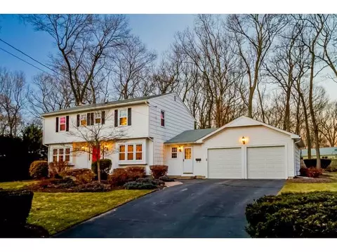 94 Hedgerow Dr, Warwick, RI 02886 photo 3