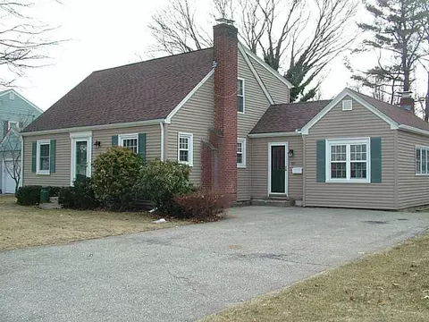 89 Kiwanee Rd, Warwick, RI 02888 photo 1