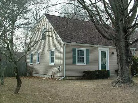 89 Kiwanee Rd, Warwick, RI 02888 photo 2