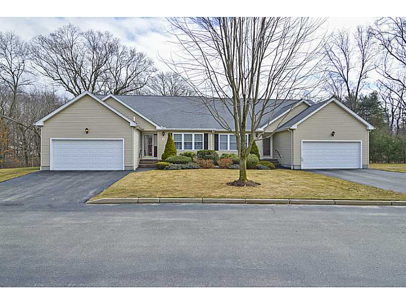 45 Carriage Dr, Warwick, RI 02886 photo 3