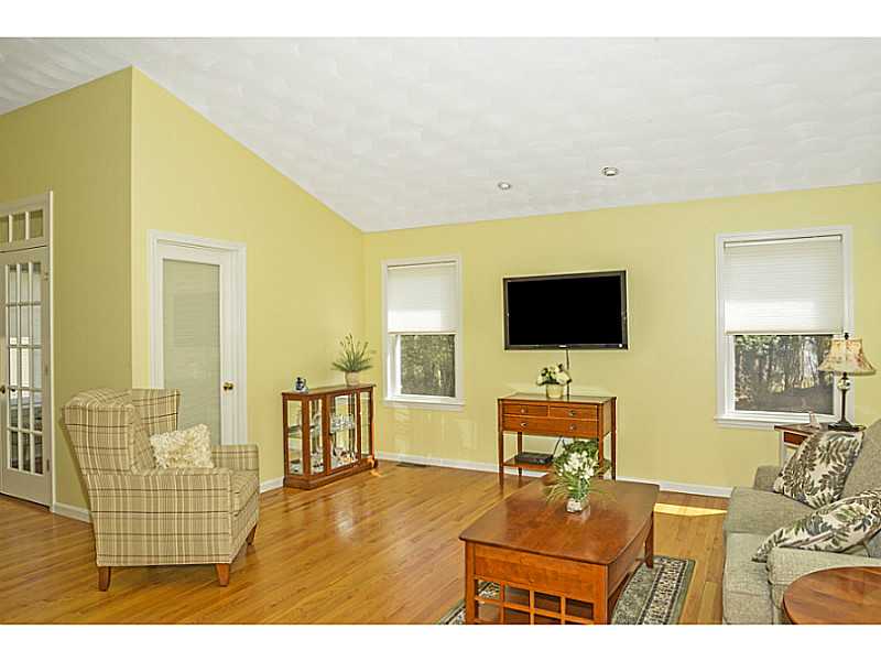 45 Carriage Dr, Warwick, RI 02886 photo 7