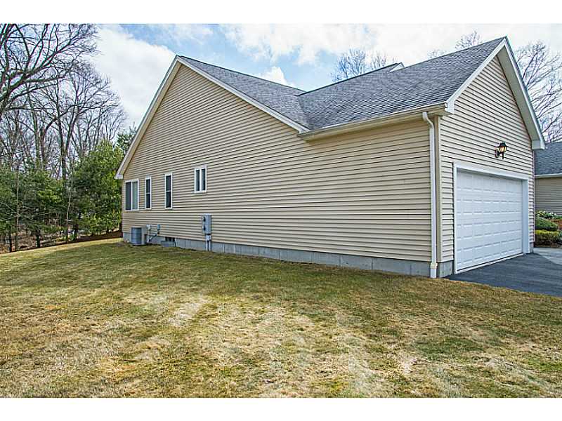 45 Carriage Dr, Warwick, RI 02886 photo 5