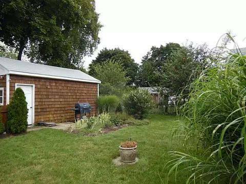 45 Myrtle Ave, Warwick, RI 02886 photo 2