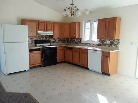 59 New St, Woonsocket, RI 02895 photo 4