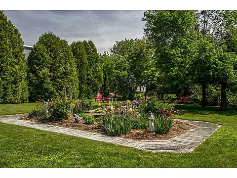 6 Pond View Ave, Westerly, RI 02891 photo 2