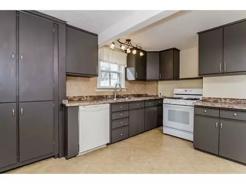 26 Darrow Dr, Warwick, RI 02886 photo 2
