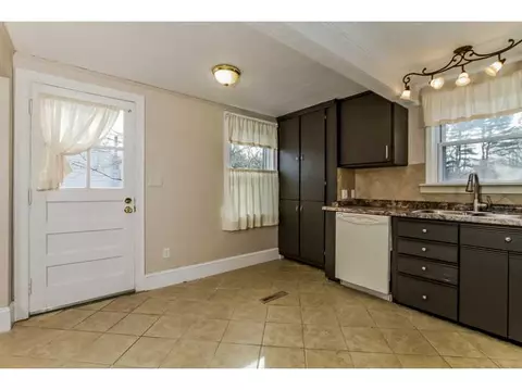 26 Darrow Dr, Warwick, RI 02886 photo 4