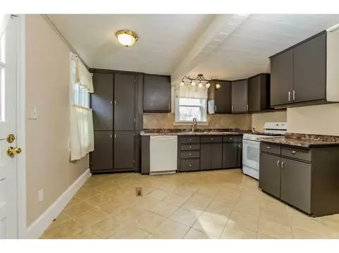 26 Darrow Dr, Warwick, RI 02886 photo 3