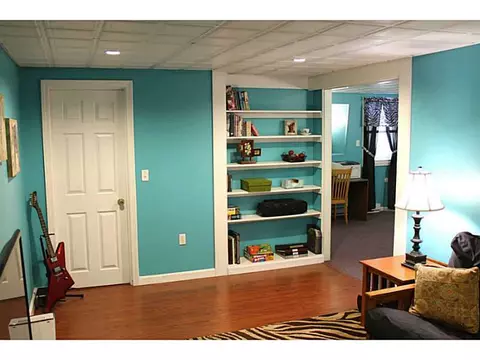 31 Edgewood Ave, Woonsocket, RI 02895 photo 11