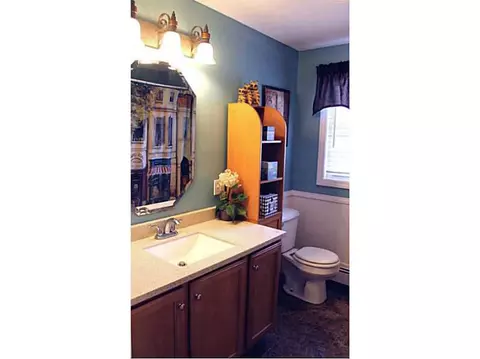 31 Edgewood Ave, Woonsocket, RI 02895 photo 16