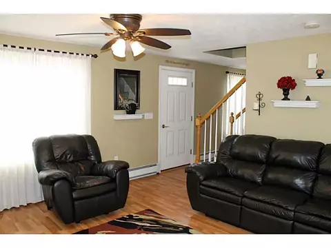 31 Edgewood Ave, Woonsocket, RI 02895 photo 5