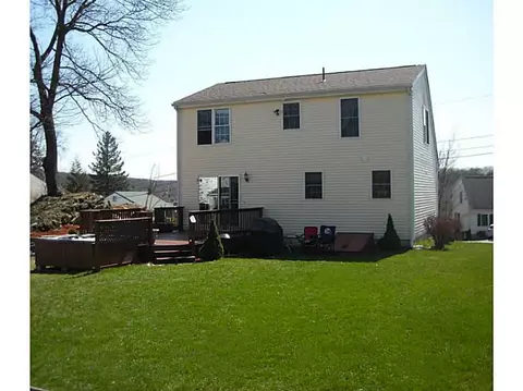 31 Edgewood Ave, Woonsocket, RI 02895 photo 2
