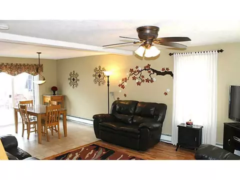31 Edgewood Ave, Woonsocket, RI 02895 photo 9