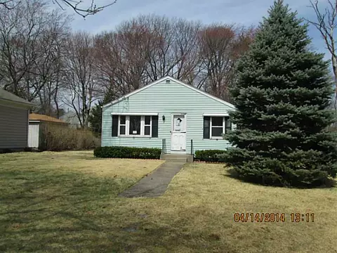 7 Marquette Dr, Warwick, RI 02888 photo 1