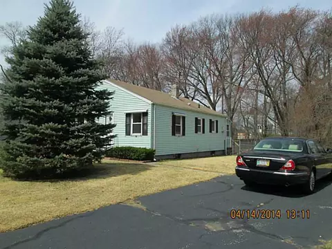 7 Marquette Dr, Warwick, RI 02888 photo 2