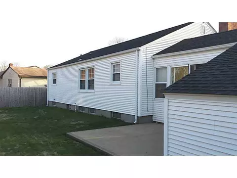 2 Lantern Ln, East Providence, RI 02915 photo 4