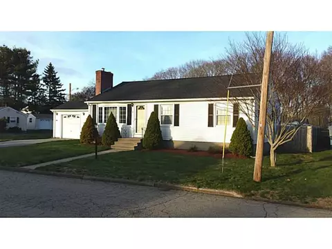 2 Lantern Ln, East Providence, RI 02915 photo 1
