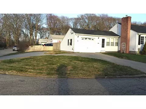 2 Lantern Ln, East Providence, RI 02915 photo 2