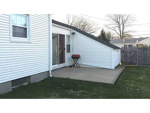 2 Lantern Ln, East Providence, RI 02915 photo 5