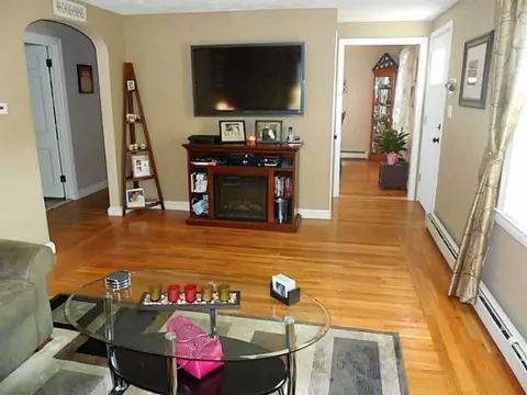 24 Greenpost Ln, Warwick, RI 02889 photo 8