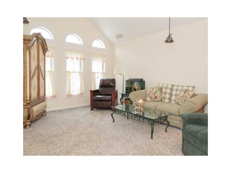 28 Ledgebrook Dr, Blackstone, MA 01504 photo 6