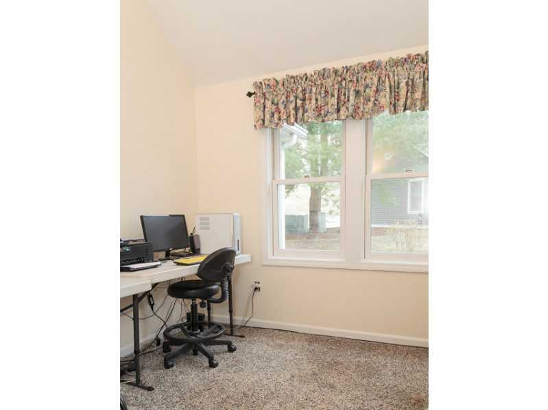 28 Ledgebrook Dr, Blackstone, MA 01504 photo 9