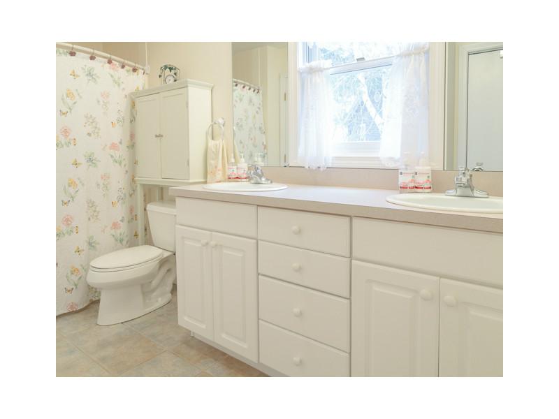 28 Ledgebrook Dr, Blackstone, MA 01504 photo 10