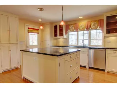 489 Squantum Dr, Warwick, RI 02888 photo 5