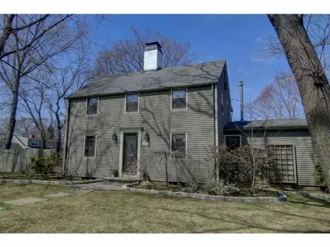 489 Squantum Dr, Warwick, RI 02888 photo 2