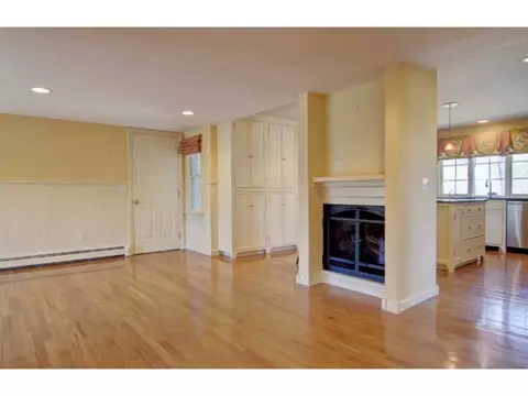 489 Squantum Dr, Warwick, RI 02888 photo 9