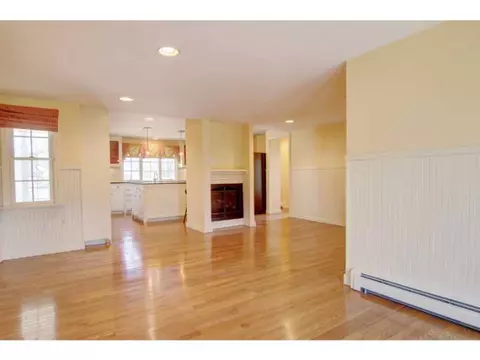 489 Squantum Dr, Warwick, RI 02888 photo 10