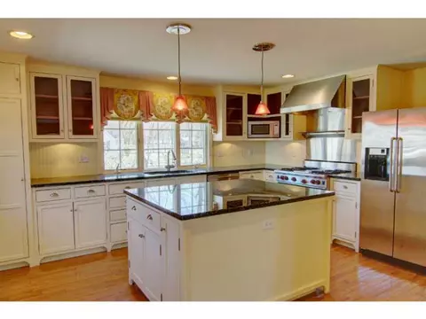 489 Squantum Dr, Warwick, RI 02888 photo 4