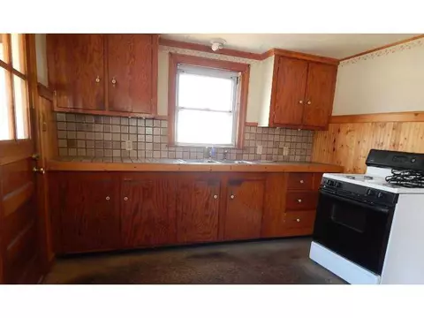 140 Warwick St, Woonsocket, RI 02895 photo 6