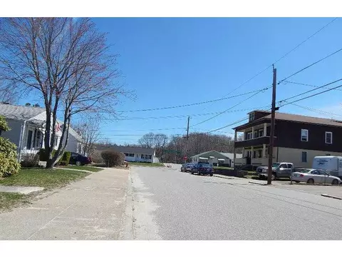 140 Warwick St, Woonsocket, RI 02895 photo 3