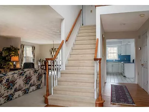 28 Windward Dr, Westerly, RI 02891 photo 3