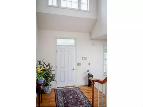 28 Windward Dr, Westerly, RI 02891 photo 2