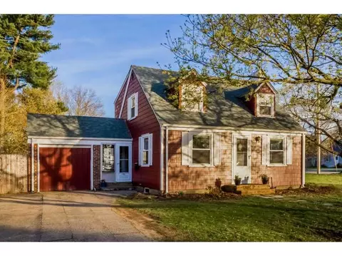 48 Pilgrim Dr, Warwick, RI 02888 photo 2