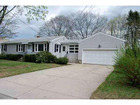 9 Circle Rd, Smithfield, RI 02917 photo 2