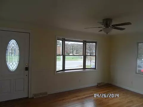587 Grandview Ave, Woonsocket, RI 02895 photo 7